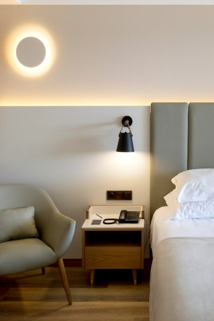 https://golftravelpeople.com/wp-content/uploads/2019/04/Onyria-Quinta-da-Marinha-Hotel-Cascais-Lisbon-Portugal-Bedrooms-and-Suites-10-683x1024.jpg
