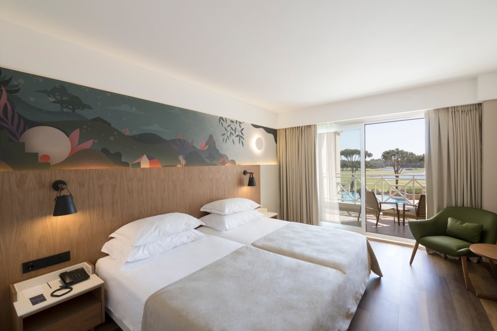 https://golftravelpeople.com/wp-content/uploads/2019/04/Onyria-Quinta-da-Marinha-Hotel-Cascais-Lisbon-Portugal-Bedrooms-and-Suites-14.jpg