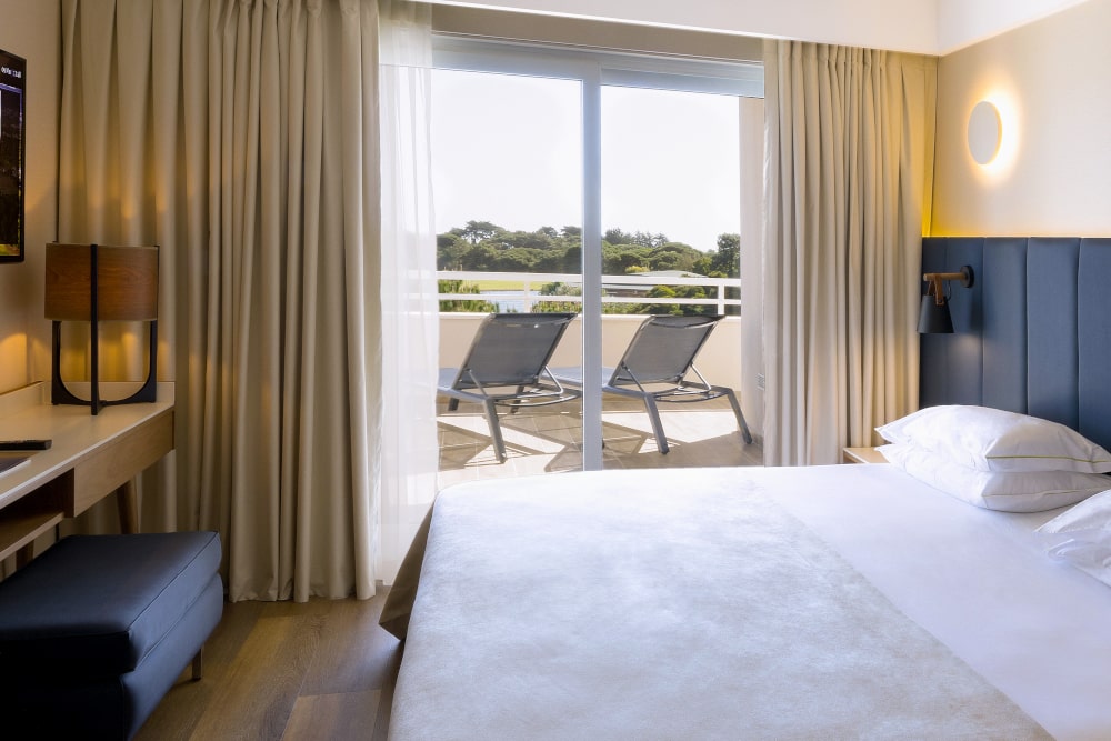 https://golftravelpeople.com/wp-content/uploads/2019/04/Onyria-Quinta-da-Marinha-Hotel-Cascais-Lisbon-Portugal-Bedrooms-and-Suites-16.jpg