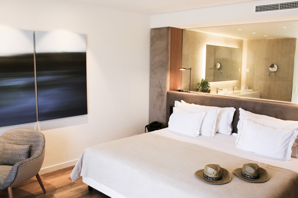 https://golftravelpeople.com/wp-content/uploads/2019/04/Onyria-Quinta-da-Marinha-Hotel-Cascais-Lisbon-Portugal-Bedrooms-and-Suites-22.jpg