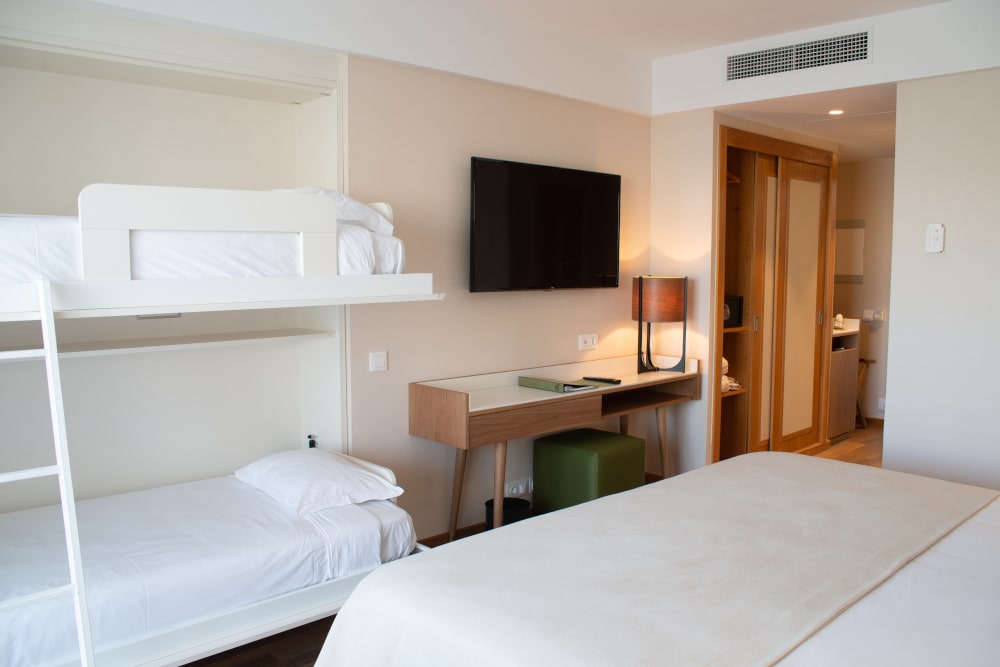 https://golftravelpeople.com/wp-content/uploads/2019/04/Onyria-Quinta-da-Marinha-Hotel-Cascais-Lisbon-Portugal-Bedrooms-and-Suites-24.jpg