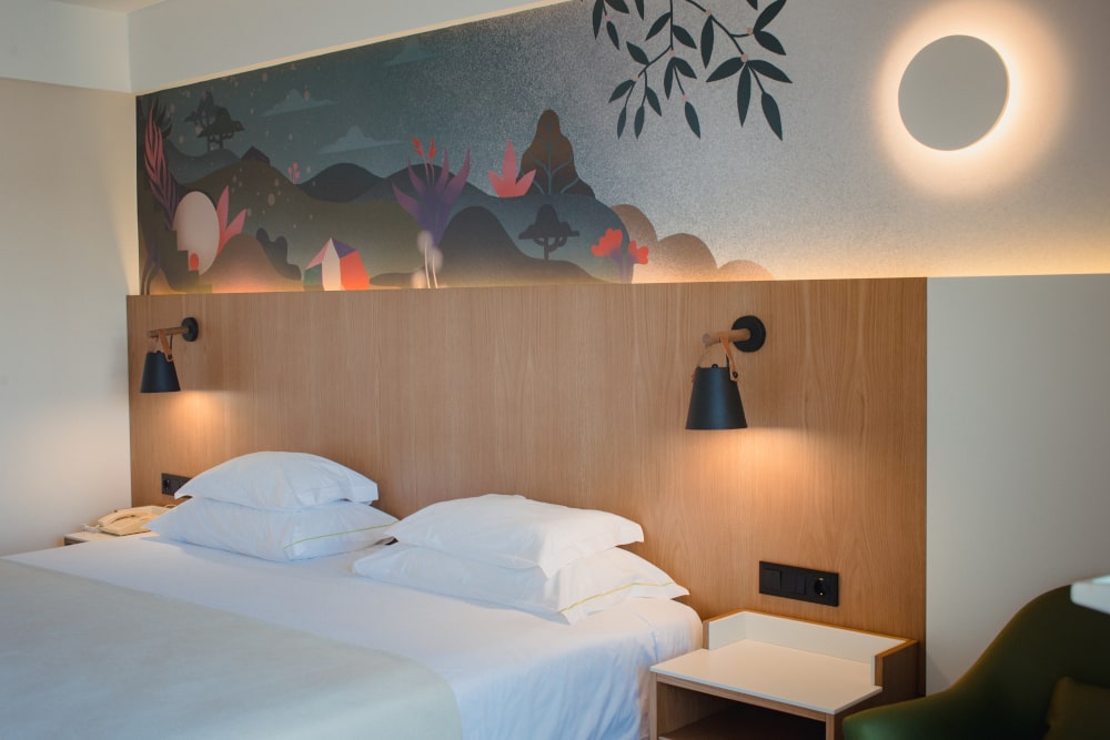 https://golftravelpeople.com/wp-content/uploads/2019/04/Onyria-Quinta-da-Marinha-Hotel-Cascais-Lisbon-Portugal-Bedrooms-and-Suites-25.jpg