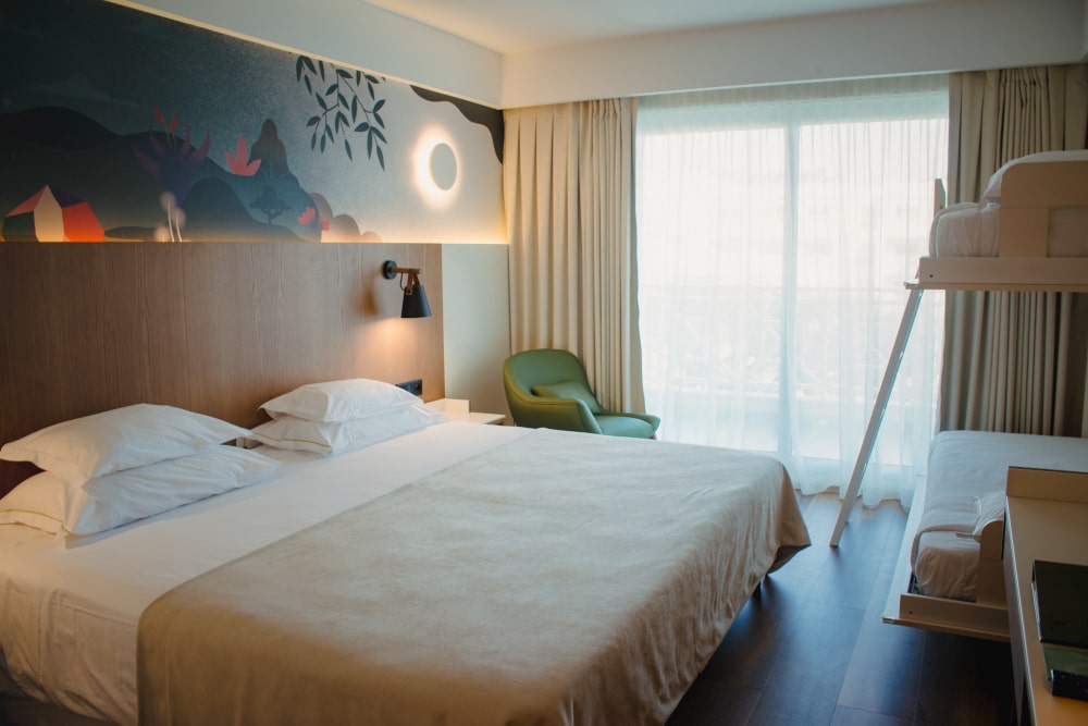 https://golftravelpeople.com/wp-content/uploads/2019/04/Onyria-Quinta-da-Marinha-Hotel-Cascais-Lisbon-Portugal-Bedrooms-and-Suites-26.jpg