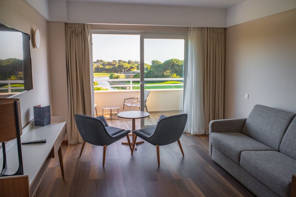 https://golftravelpeople.com/wp-content/uploads/2019/04/Onyria-Quinta-da-Marinha-Hotel-Cascais-Lisbon-Portugal-Bedrooms-and-Suites-34.jpg