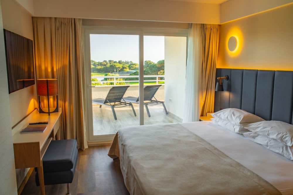 https://golftravelpeople.com/wp-content/uploads/2019/04/Onyria-Quinta-da-Marinha-Hotel-Cascais-Lisbon-Portugal-Bedrooms-and-Suites-35.jpg