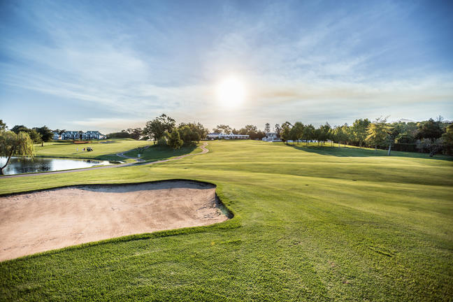 https://golftravelpeople.com/wp-content/uploads/2019/04/Outeniqua-Course-at-Fancourt-Golf-Club-2.jpg
