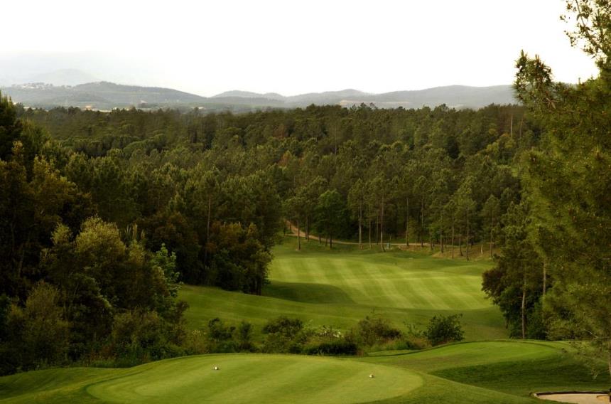 https://golftravelpeople.com/wp-content/uploads/2019/04/PGA-Catalunya-Stadium-Course-6.jpg