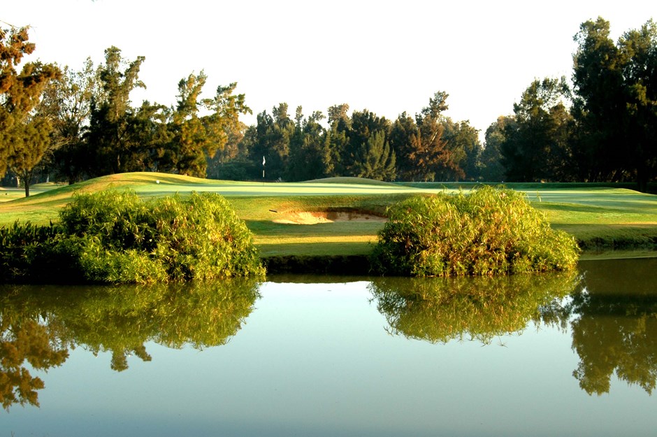 https://golftravelpeople.com/wp-content/uploads/2019/04/Penina-Golf-Resort-Henry-Cotton-Championship-Course-4.jpg