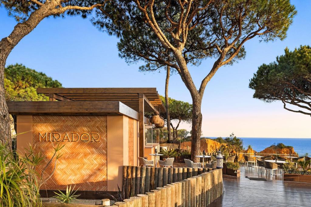 Pine Cliffs Hotel, a Luxury Collection Resort 5*