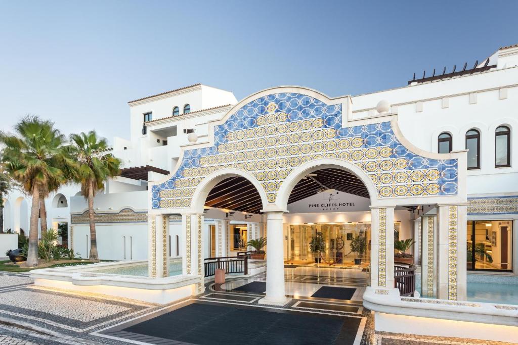 Pine Cliffs Hotel, a Luxury Collection Resort 5*