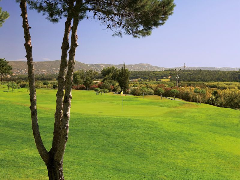 https://golftravelpeople.com/wp-content/uploads/2019/04/Pinheiros-Altos-Golf-Club-Corks-Course-6.jpg
