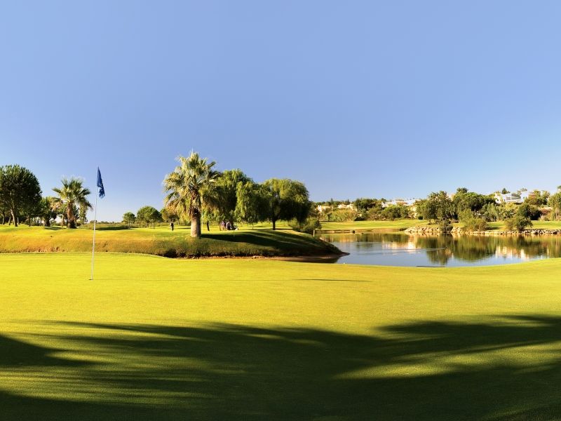 https://golftravelpeople.com/wp-content/uploads/2019/04/Pinheiros-Altos-Golf-Club-Olives-Course-7.jpg