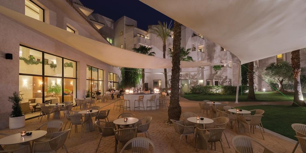 https://golftravelpeople.com/wp-content/uploads/2019/04/Precise-Resort-El-Rompido-The-Club-Apartments-Restaurants-and-Bars-10-1024x512.jpg