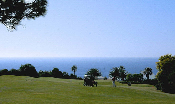 https://golftravelpeople.com/wp-content/uploads/2019/04/Quinta-da-Marinha-Golf-Club-1.jpg