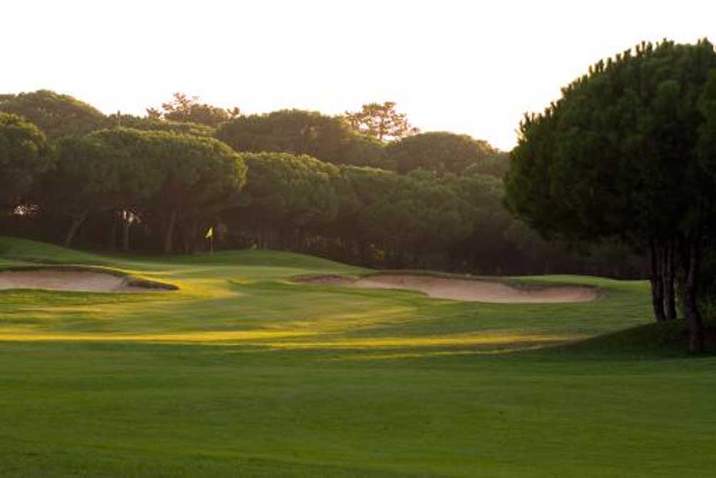 https://golftravelpeople.com/wp-content/uploads/2019/04/Quinta-da-Marinha-Golf-Club-7.jpg
