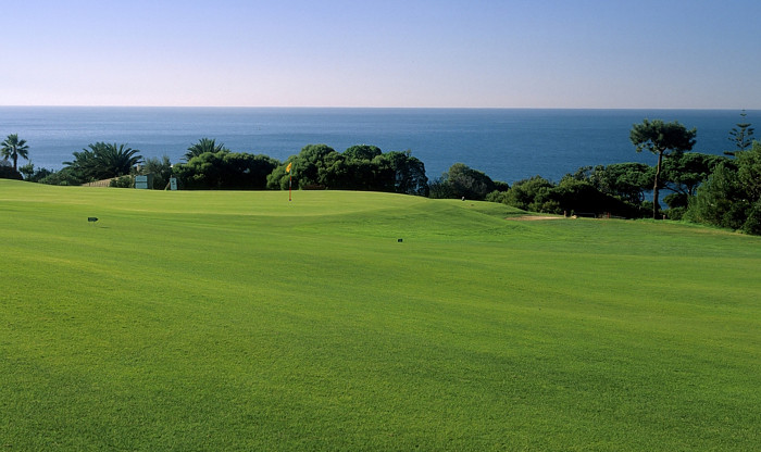 https://golftravelpeople.com/wp-content/uploads/2019/04/Quinta-da-Marinha-Golf-Club-71.jpg