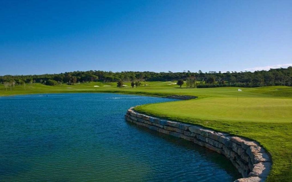 https://golftravelpeople.com/wp-content/uploads/2019/04/Quinta-do-Lago-Golf-Club-Laranjal-5-1024x640.jpg