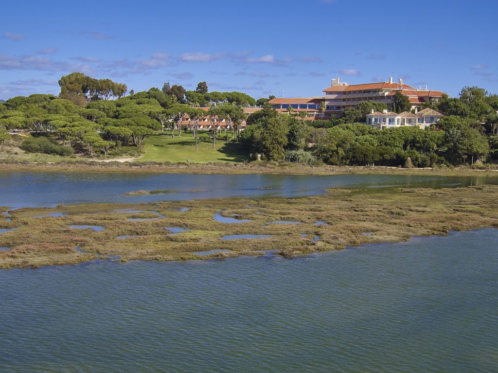 https://golftravelpeople.com/wp-content/uploads/2019/04/Quinta-do-Lago-Hotel-New-Algarve-Portugal-93-1024x767.jpg