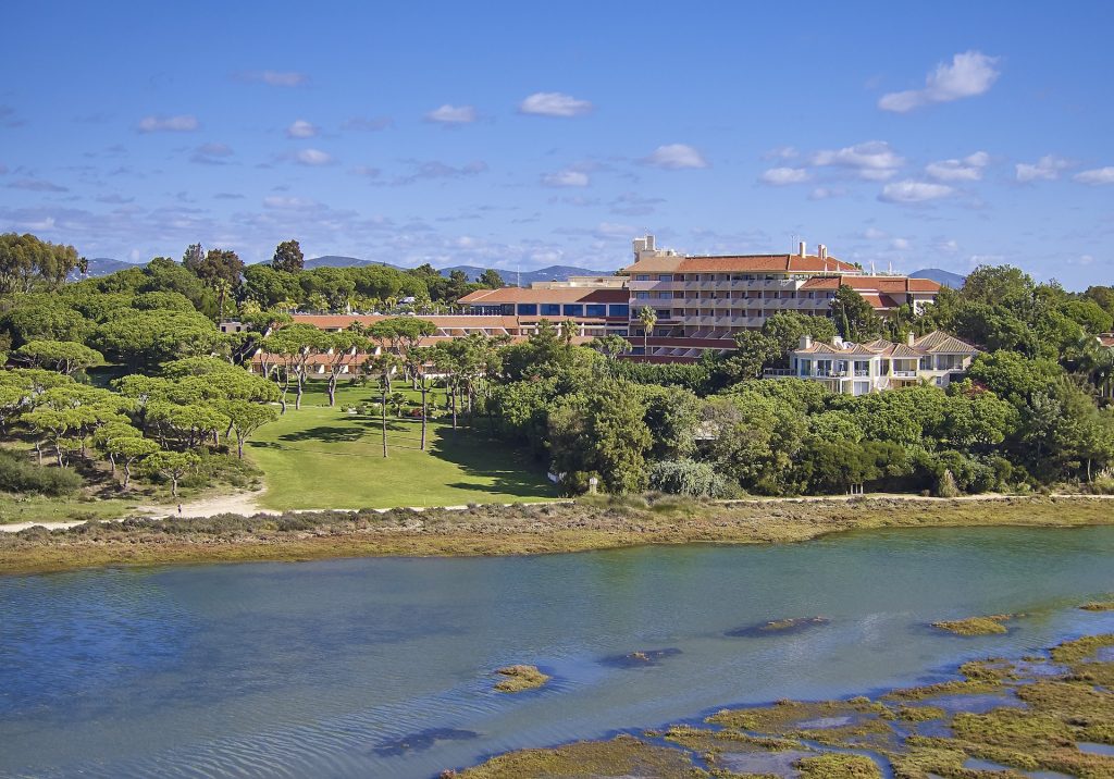 https://golftravelpeople.com/wp-content/uploads/2019/04/Quinta-do-Lago-Hotel-New-Algarve-Portugal-98-1024x716.jpg