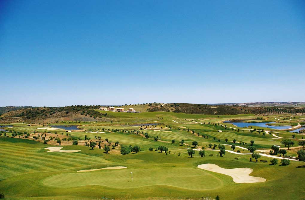 https://golftravelpeople.com/wp-content/uploads/2019/04/Quinta-do-Vale-Golf-Club-18-1.jpg