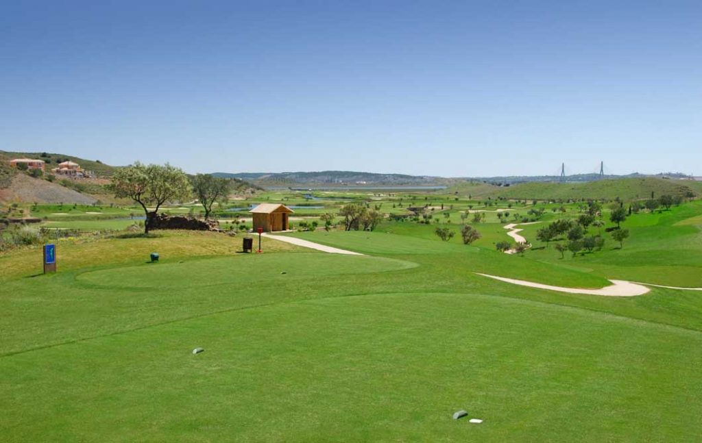 https://golftravelpeople.com/wp-content/uploads/2019/04/Quinta-do-Vale-Golf-Club-19-1024x647.jpg