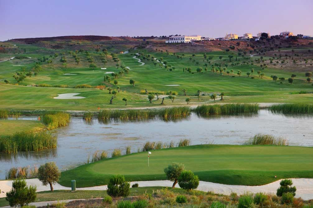 https://golftravelpeople.com/wp-content/uploads/2019/04/Quinta-do-Vale-Golf-Club-4.jpg