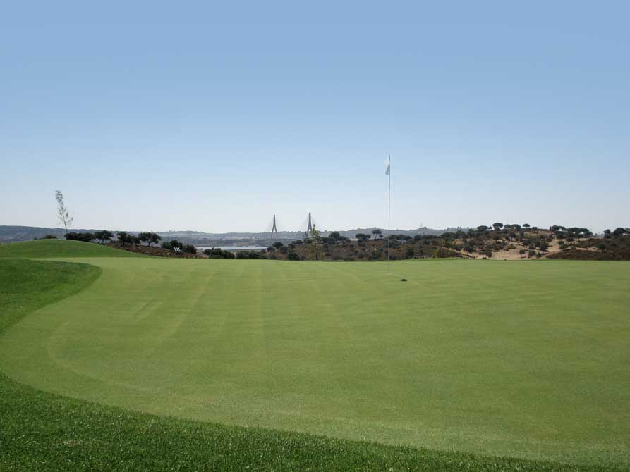 https://golftravelpeople.com/wp-content/uploads/2019/04/Quinta-do-Vale-Golf-Club-7.jpg