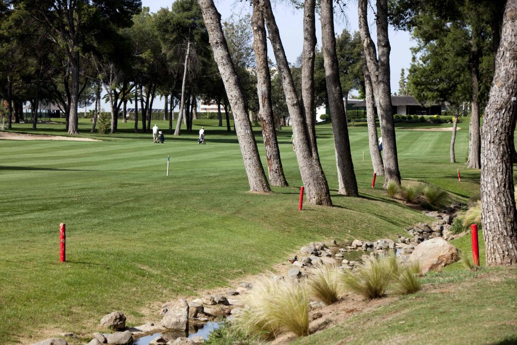 https://golftravelpeople.com/wp-content/uploads/2019/04/Real-Club-Pineda-Golf-Seville-1-1024x683.jpg