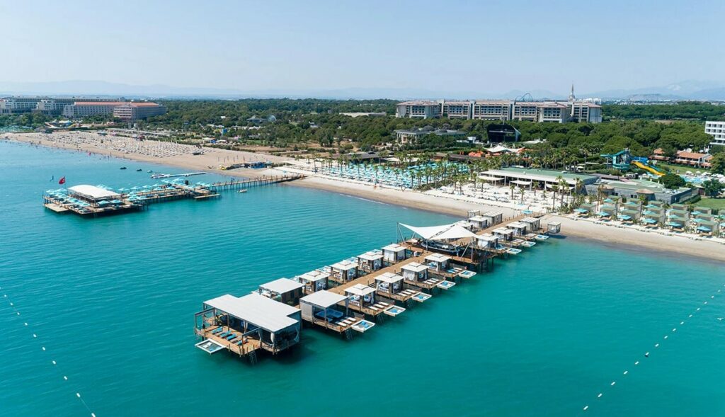 https://golftravelpeople.com/wp-content/uploads/2019/04/Regnum-Carya-Hotel-Belek-Beach-and-Swimming-Pools-1-1024x589.jpg