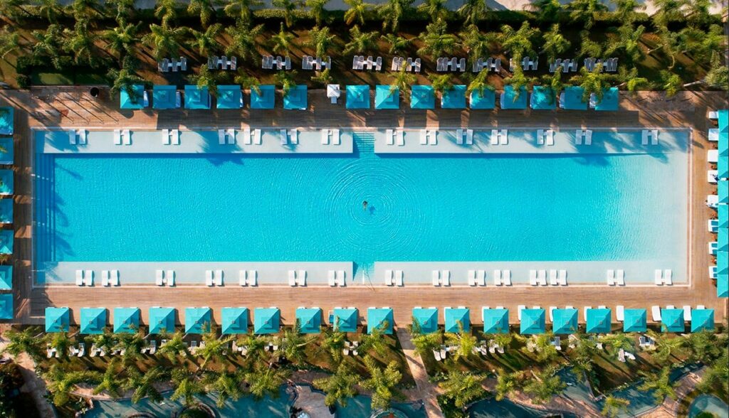 https://golftravelpeople.com/wp-content/uploads/2019/04/Regnum-Carya-Hotel-Belek-Beach-and-Swimming-Pools-13-1024x588.jpg