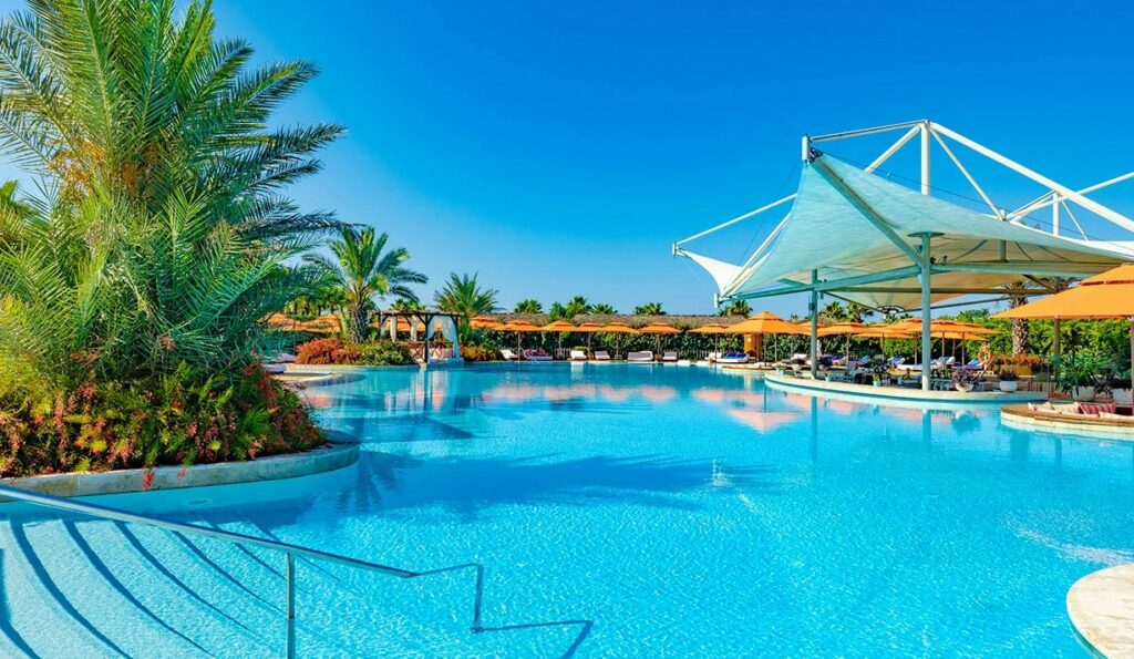 https://golftravelpeople.com/wp-content/uploads/2019/04/Regnum-Carya-Hotel-Belek-Beach-and-Swimming-Pools-7-1024x595.jpg