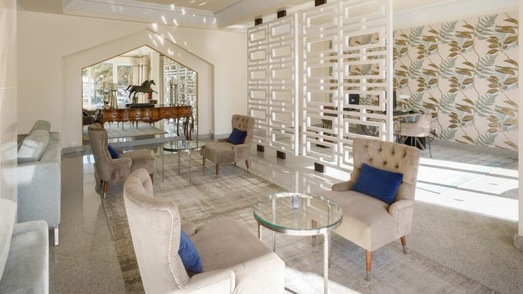 https://golftravelpeople.com/wp-content/uploads/2019/04/Ria-Park-Hotel-and-Spa-Quinta-do-Lago-Algarve-Portugal-Bars-and-Restaurants-4-1024x576.jpg