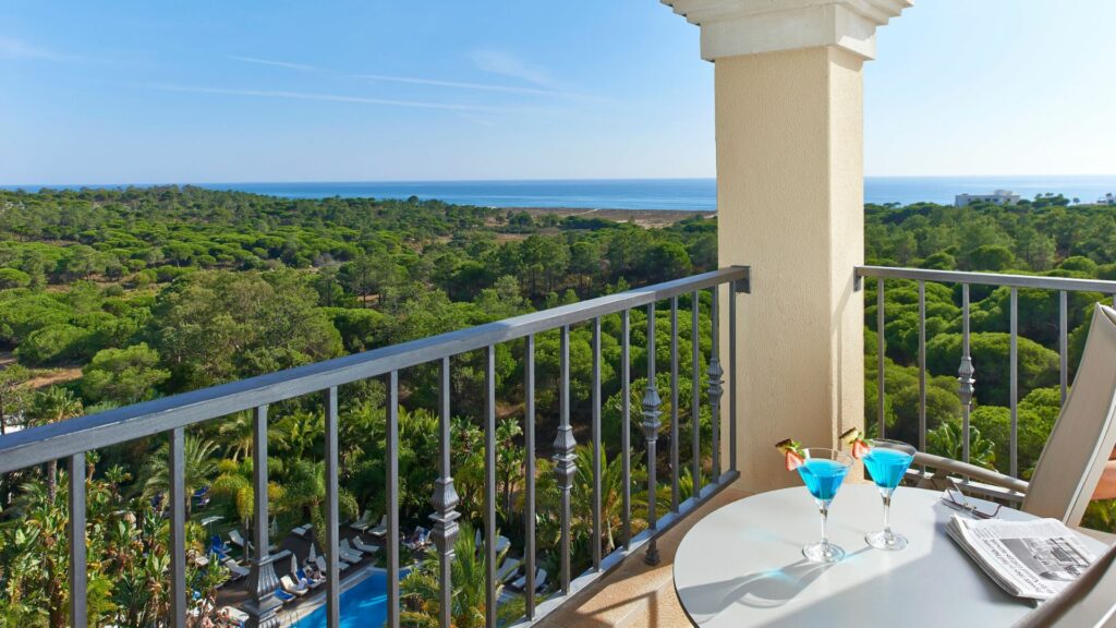https://golftravelpeople.com/wp-content/uploads/2019/04/Ria-Park-Hotel-and-Spa-Quinta-do-Lago-Algarve-Portugal-Bedrooms-and-Suites-3-1024x576.jpg