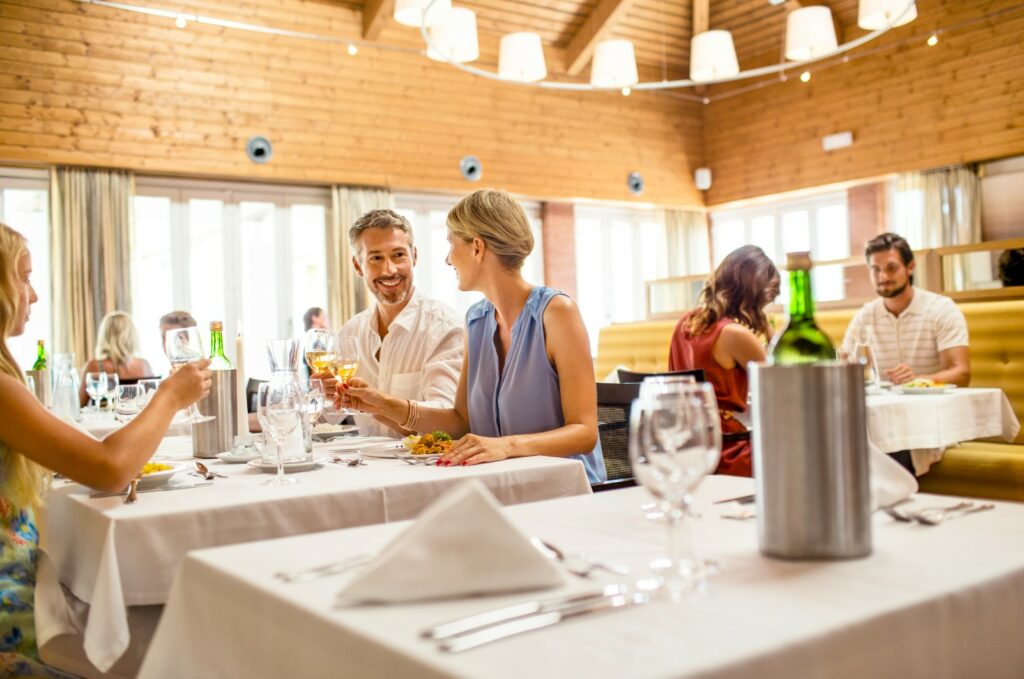 https://golftravelpeople.com/wp-content/uploads/2019/04/Robinson-Club-Quinta-da-Ria-East-Algarve-Portugal-Bars-and-Restaurants-2-1024x679.jpg