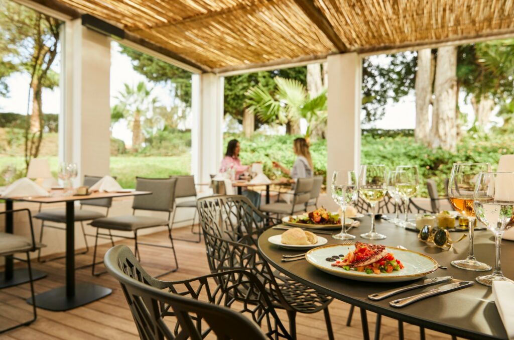 https://golftravelpeople.com/wp-content/uploads/2019/04/Robinson-Club-Quinta-da-Ria-East-Algarve-Portugal-Bars-and-Restaurants-5-1024x677.jpg