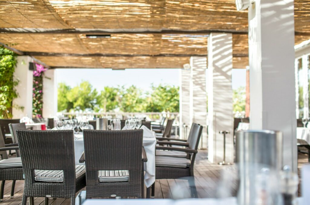 https://golftravelpeople.com/wp-content/uploads/2019/04/Robinson-Club-Quinta-da-Ria-East-Algarve-Portugal-Bars-and-Restaurants-8-1024x679.jpg