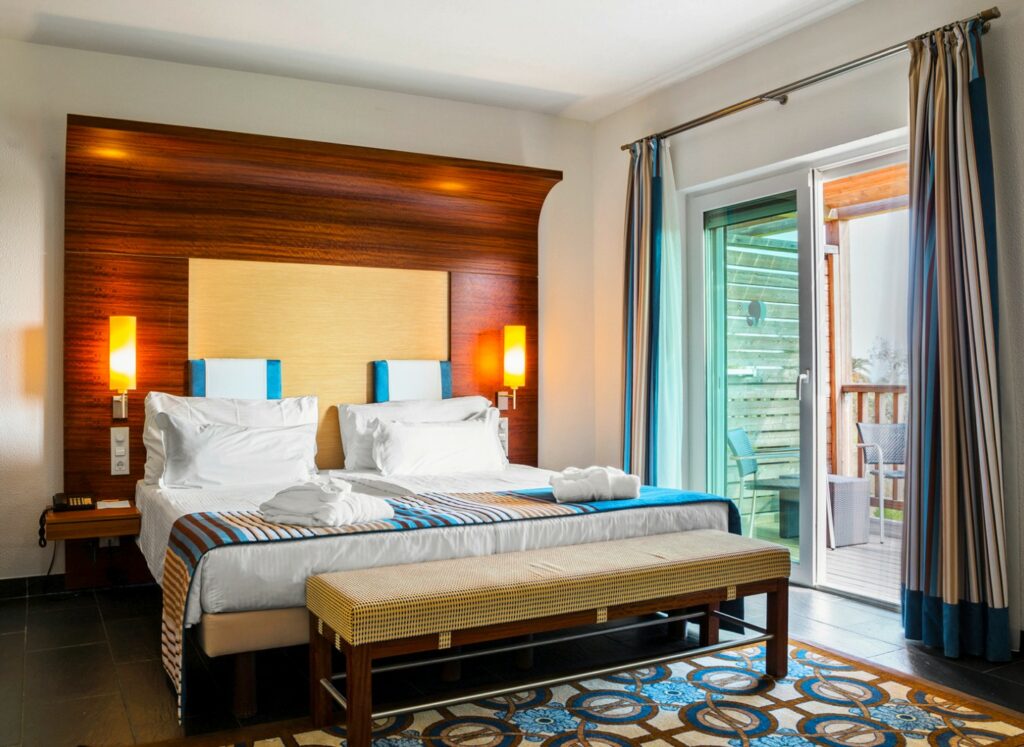 https://golftravelpeople.com/wp-content/uploads/2019/04/Robinson-Club-Quinta-da-Ria-East-Algarve-Portugal-Bedrooms-and-Suites-11-1024x747.jpg