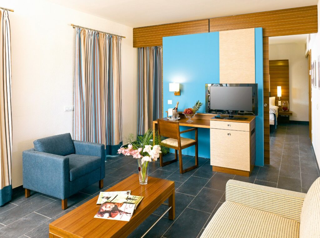 https://golftravelpeople.com/wp-content/uploads/2019/04/Robinson-Club-Quinta-da-Ria-East-Algarve-Portugal-Bedrooms-and-Suites-13-1024x760.jpg