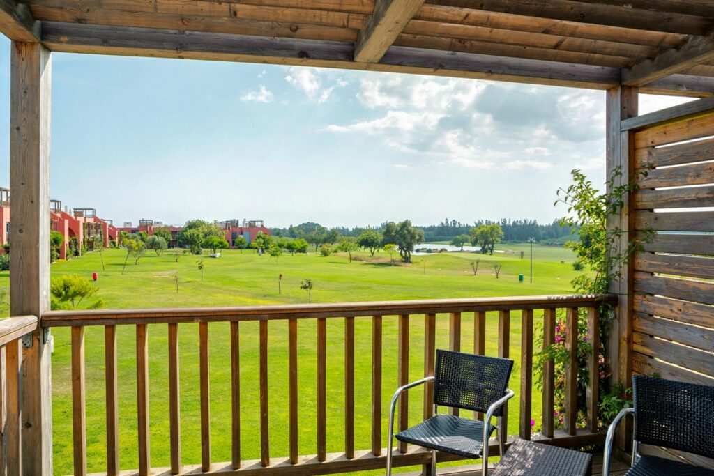 https://golftravelpeople.com/wp-content/uploads/2019/04/Robinson-Club-Quinta-da-Ria-East-Algarve-Portugal-Bedrooms-and-Suites-3-1024x683.jpg