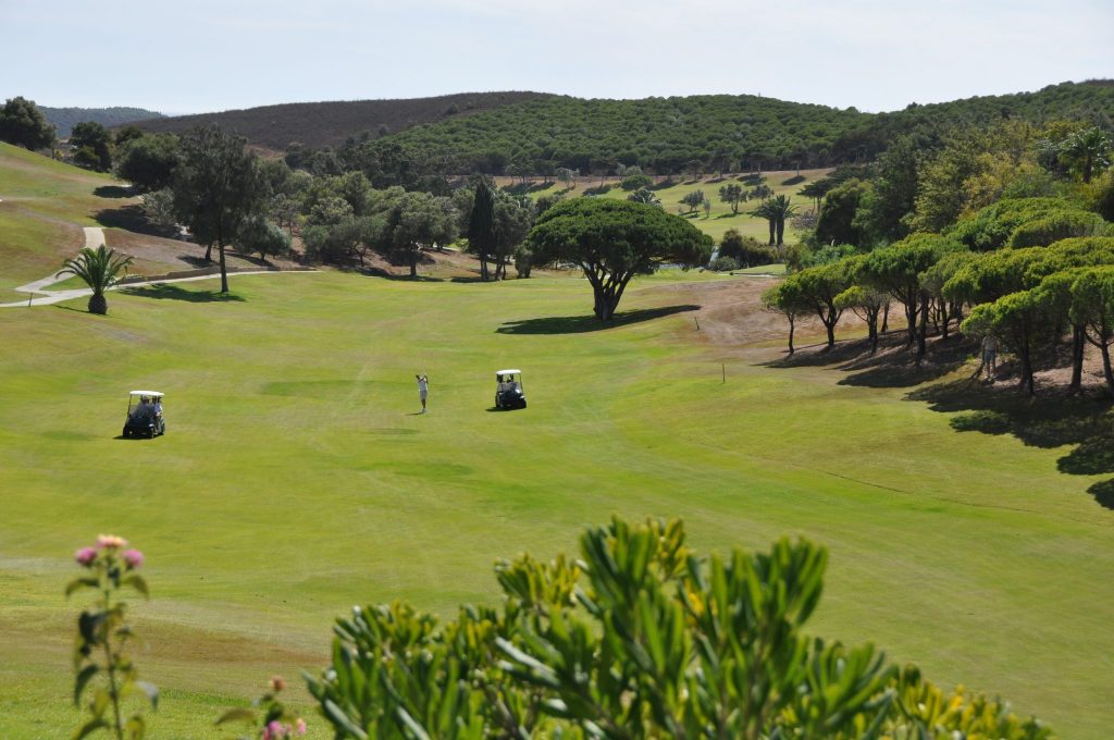 https://golftravelpeople.com/wp-content/uploads/2019/04/Santo-Antonio-Golf-Club-Algarve-Portugal-18-1024x680.jpg