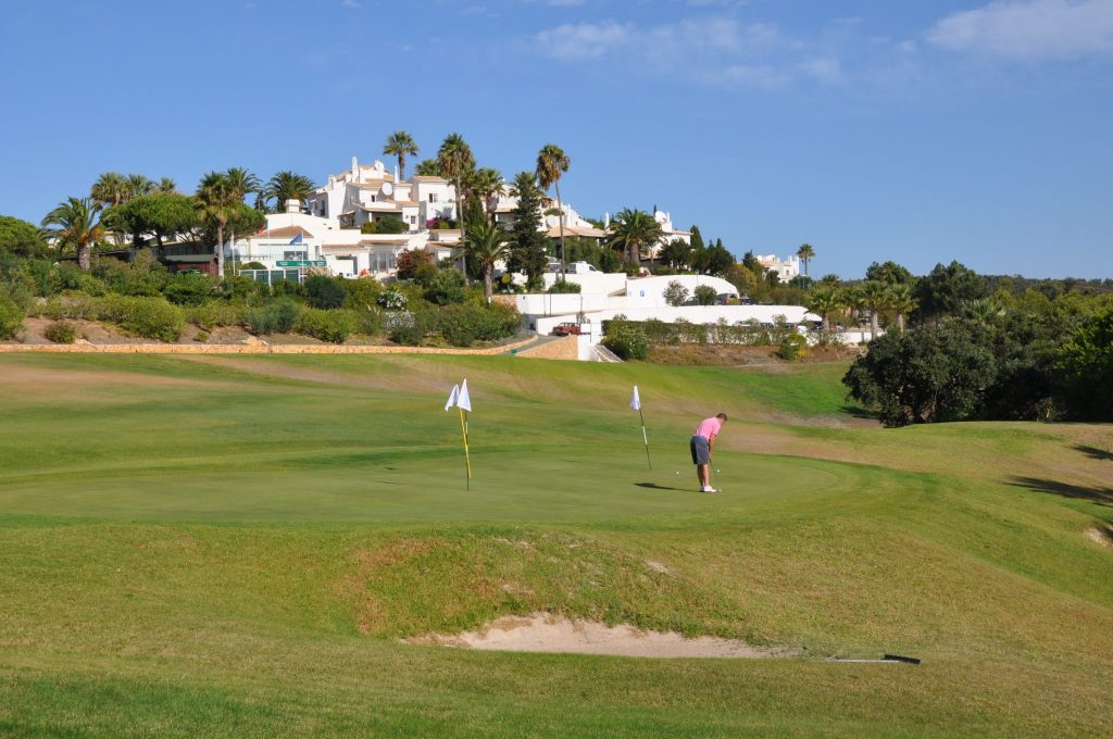 https://golftravelpeople.com/wp-content/uploads/2019/04/Santo-Antonio-Golf-Club-Algarve-Portugal-22-1024x680.jpg