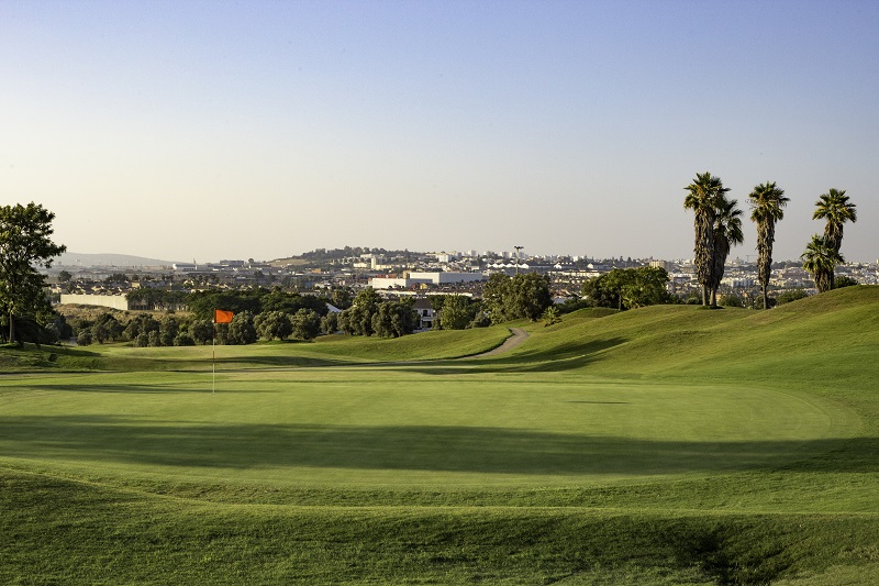 https://golftravelpeople.com/wp-content/uploads/2019/04/Sherry-Golf-Jerez-New-6.jpg