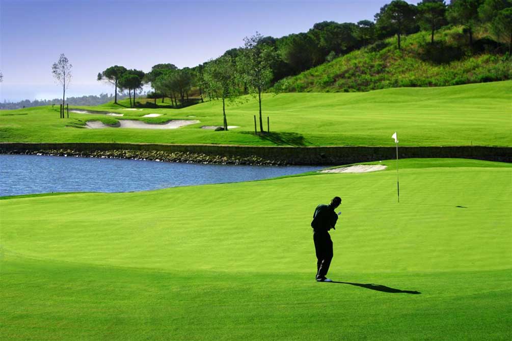 https://golftravelpeople.com/wp-content/uploads/2019/04/Spains-Finest-San-Roque-Golf-Club-Old-Course.jpg