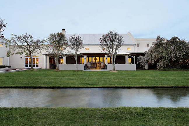 https://golftravelpeople.com/wp-content/uploads/2019/04/Spier-Hotel-Stellenbosch-7.jpg