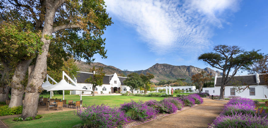 https://golftravelpeople.com/wp-content/uploads/2019/04/Steenberg-Hotel-Spa-Best-of-South-Africa-5.jpg