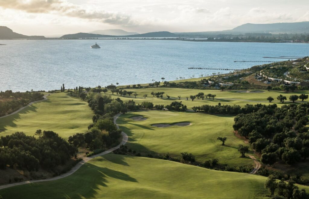 https://golftravelpeople.com/wp-content/uploads/2019/04/The-Bay-Course-at-Costa-Navarino-Greece-1-1024x660.jpg