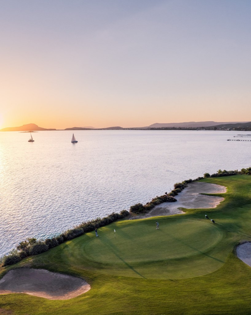 https://golftravelpeople.com/wp-content/uploads/2019/04/The-Bay-Course-at-Costa-Navarino-Greece-11.jpg