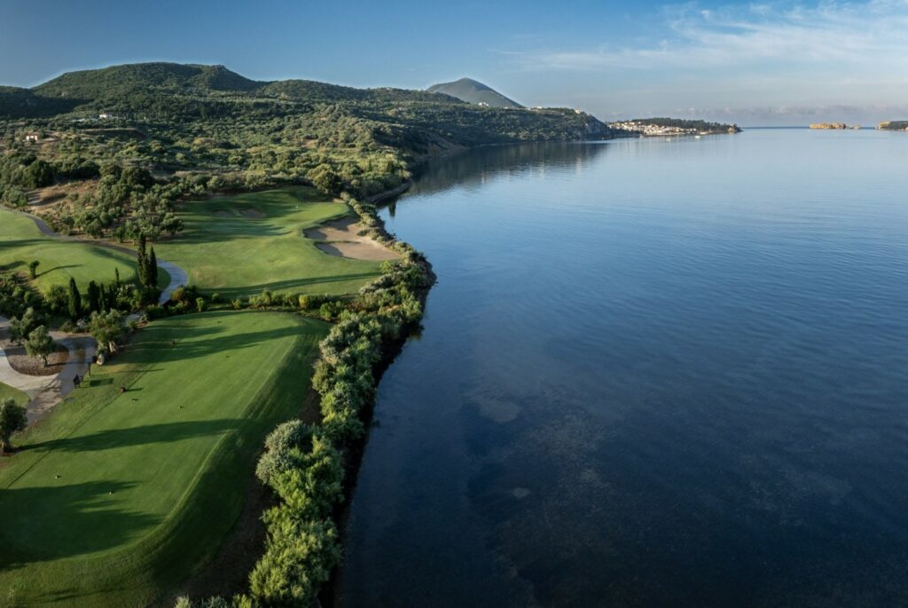 https://golftravelpeople.com/wp-content/uploads/2019/04/The-Bay-Course-at-Costa-Navarino-Greece-12-1024x685.jpg