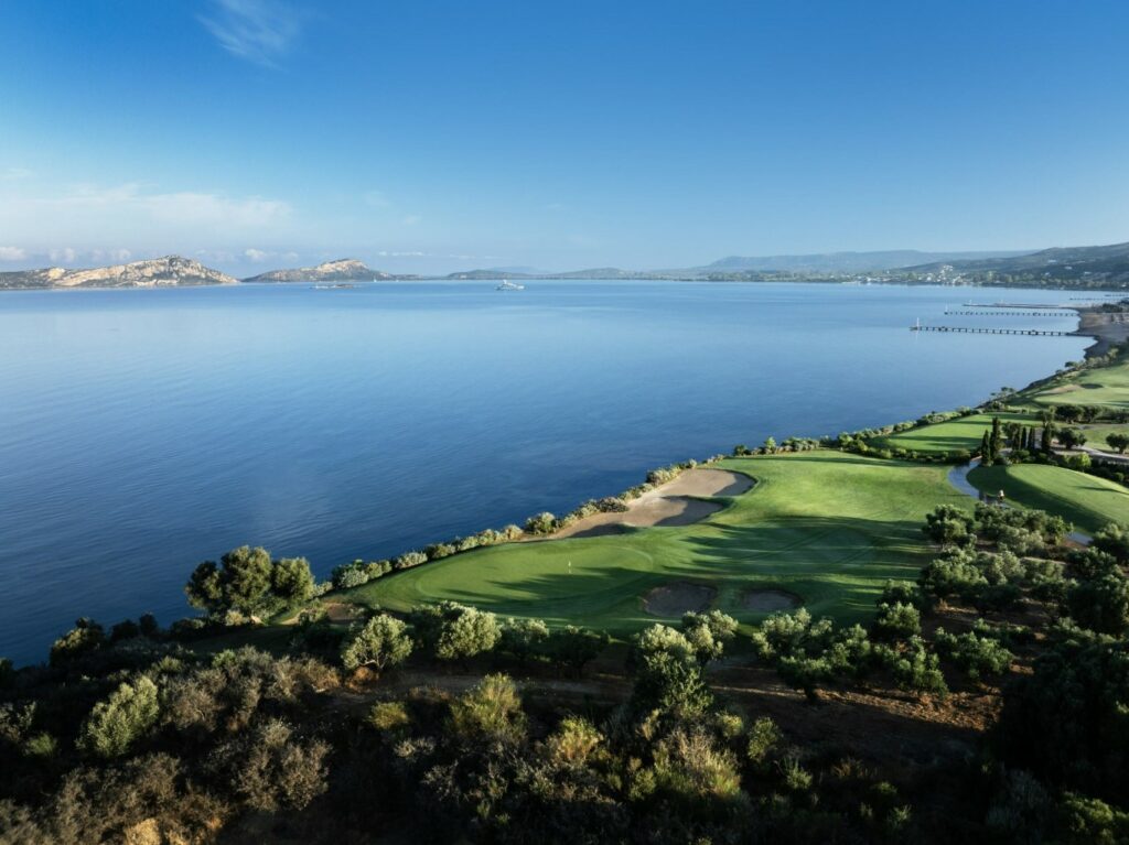 https://golftravelpeople.com/wp-content/uploads/2019/04/The-Bay-Course-at-Costa-Navarino-Greece-13-1024x767.jpg