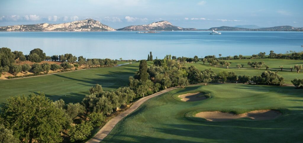 https://golftravelpeople.com/wp-content/uploads/2019/04/The-Bay-Course-at-Costa-Navarino-Greece-14-1024x486.jpg